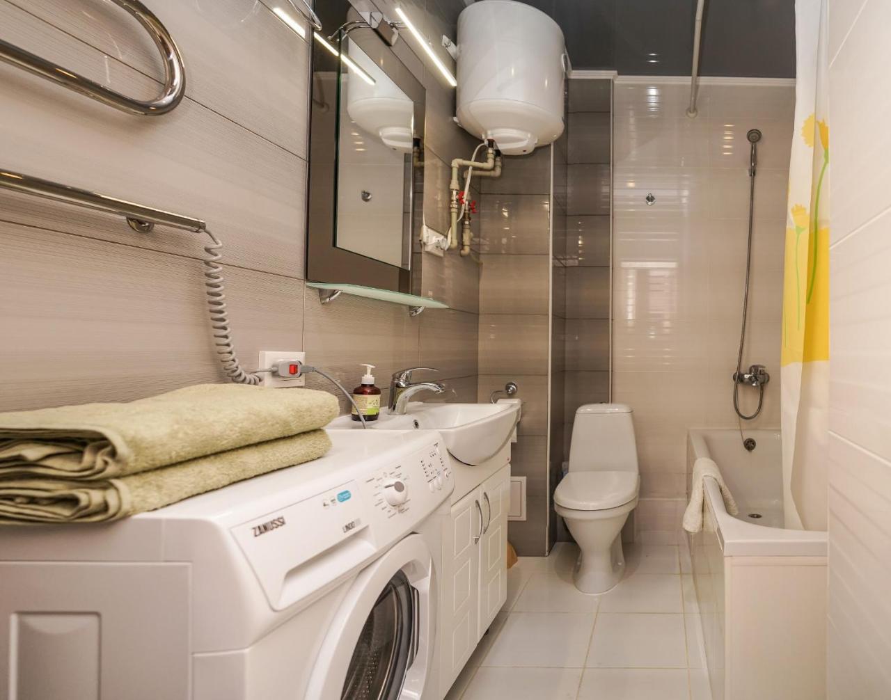 Cozy In A New Building Close To The Downtown Apartment *
